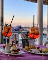 Bar "Il Gabbiano" a Capri Lo splendido Bar "Il Gabbiano" a Capri offre agli associati Atex e agli ospiti delle loro strutture uno sconto del 10% Una bella opportunità per gli ospiti delle strutture di Capri e Anacapri ma anche per gli ospiti delle strutture della Penisola Sorrentina e di Napoli Bar" Il Gabbiano" Via Cristoforo Colombo, 76. Marina Grande Capri. Tel.081 837 6531