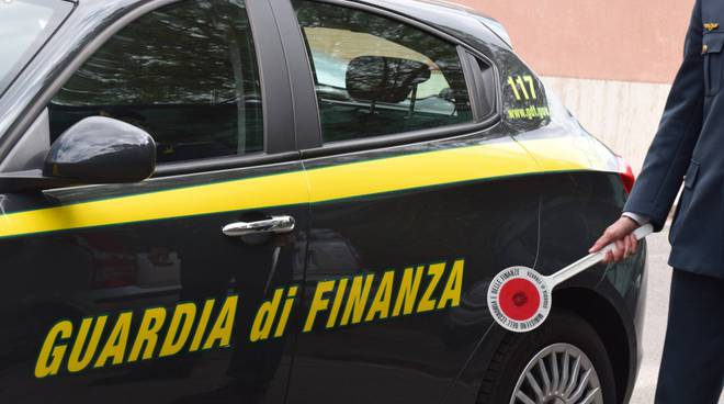 Guardia di Finanza Comando Tenenza Capri. Via Marina Grande.Tel:081 837 0604