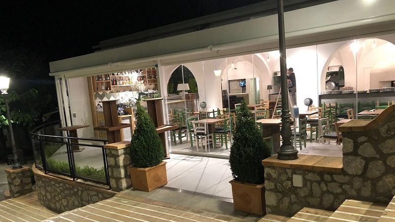 Ristorante DUE Pini. Piazza Vittoria, 3 Anacapri Telefono: 081 353 1259