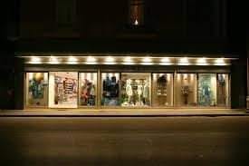 -Maresca Sport Caccia e Pesca /Sorrento Un punto di riferimento a Sorrento Un negozio conosciuto e apprezzato da residenti e turisti per la qualità e la quantità dei prodotti che tratta.  Abbigliamento sportivo-Calcio-Tennis-Calzature sportive - Articoli per la caccia e la pesca Sconti del 10 % ai gestori e agli ospiti delle strutture ricettive associate ad Atex Corso Italia 23/27 Sorrento Telefono : 0818073079