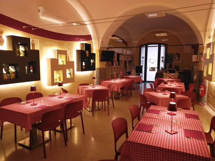 Ristorante Pasta Cuomo  Una meravigliosa occasione per una splendida passeggiata nella Capitale Enogastronomica ... Gragnano ! Gli ospiti delle strutture ricettive associate ad ATEX avranno diritto ad uno sconto  del 15% su menu' ristorante. Obbligatoria la prenotazione Pasta Cuomo   081060140